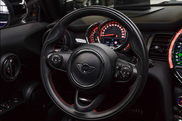 MINI Cabrio 2.0 John Cooper Works 232pk HUD Navi Leer Camera Harman K. PDC Carplay Keyless Go & Entry LM velgen Zwarte binnenhemel Stoelverwarming Sportstoelen LED BTW auto!