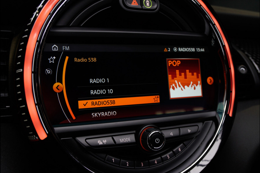 MINI Cabrio 2.0 John Cooper Works 232pk HUD Navi Leer Camera Harman K. PDC Carplay Keyless Go & Entry LM velgen Zwarte binnenhemel Stoelverwarming Sportstoelen LED BTW auto!