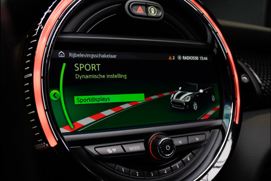 MINI Cabrio 2.0 John Cooper Works 232pk HUD Navi Leer Camera Harman K. PDC Carplay Keyless Go & Entry LM velgen Zwarte binnenhemel Stoelverwarming Sportstoelen LED BTW auto!