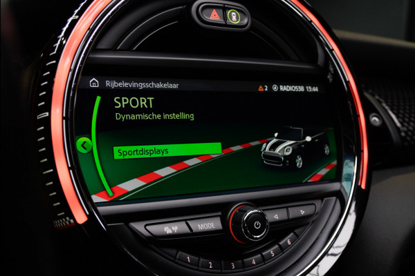 MINI Cabrio 2.0 John Cooper Works 232pk HUD Navi Leer Camera Harman K. PDC Carplay Keyless Go & Entry LM velgen Zwarte binnenhemel Stoelverwarming Sportstoelen LED BTW auto!