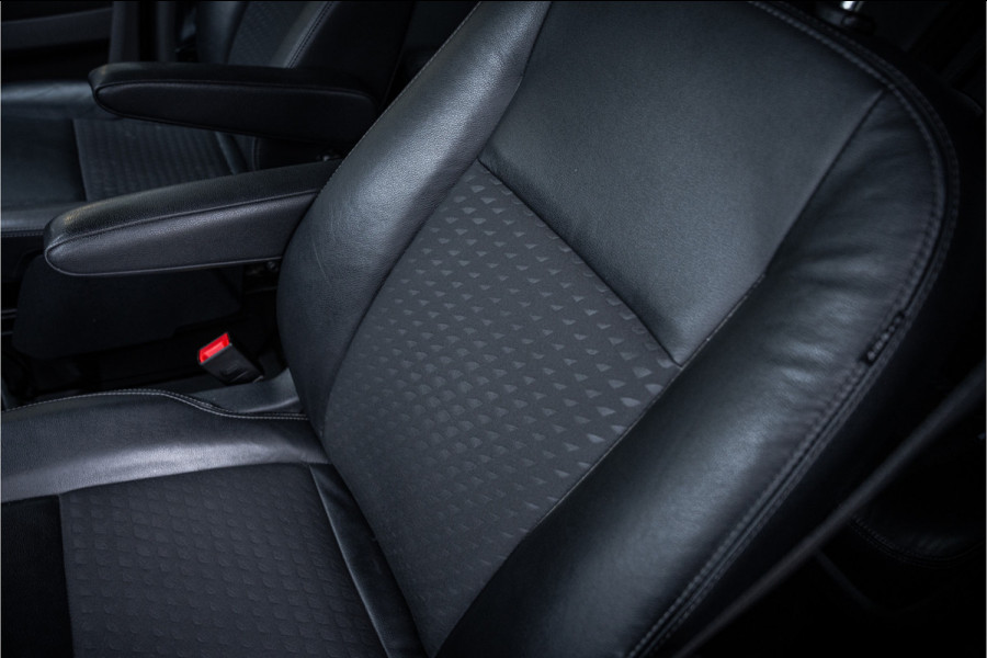 Ford Transit Custom 320 2.0 TDCI 185pk Aut. L2H1 Sport ** Dubbel Cabine ** Leer ** Trekhaak