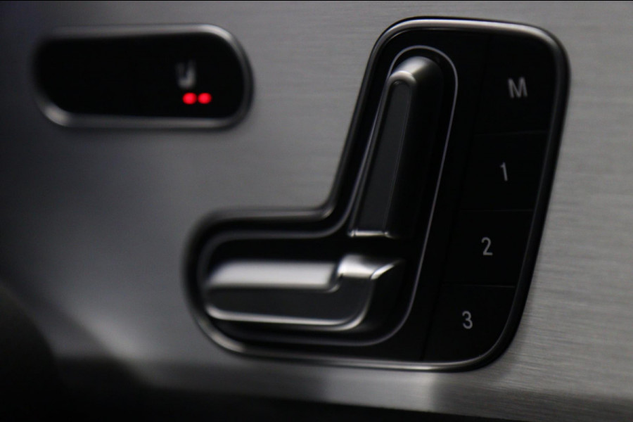 Mercedes-Benz A-Klasse 200 AMG NAP Pano/Carplay/Keyless/Memory/Sfeerver/VOL