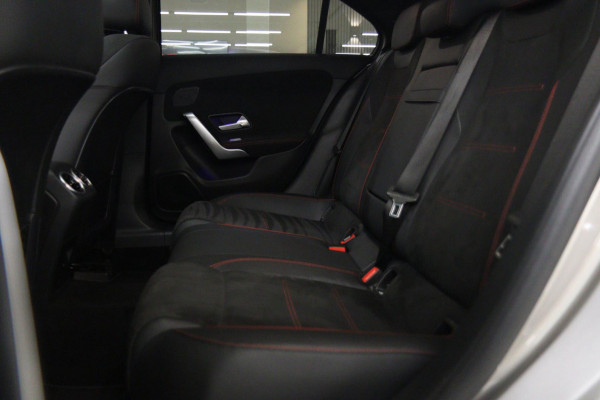 Mercedes-Benz A-Klasse 200 AMG NAP Pano/Carplay/Keyless/Memory/Sfeerver/VOL