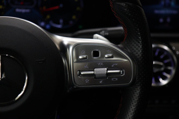 Mercedes-Benz A-Klasse 200 AMG NAP Pano/Carplay/Keyless/Memory/Sfeerver/VOL