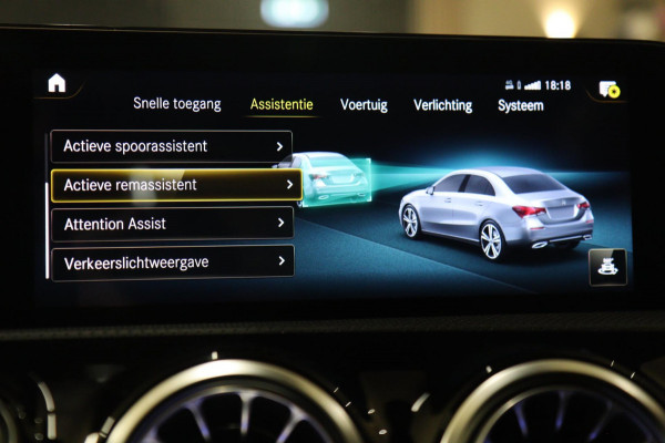 Mercedes-Benz A-Klasse 200 AMG NAP Pano/Carplay/Keyless/Memory/Sfeerver/VOL