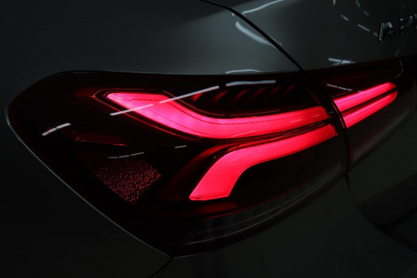 Mercedes-Benz A-Klasse 200 AMG NAP Pano/Carplay/Keyless/Memory/Sfeerver/VOL