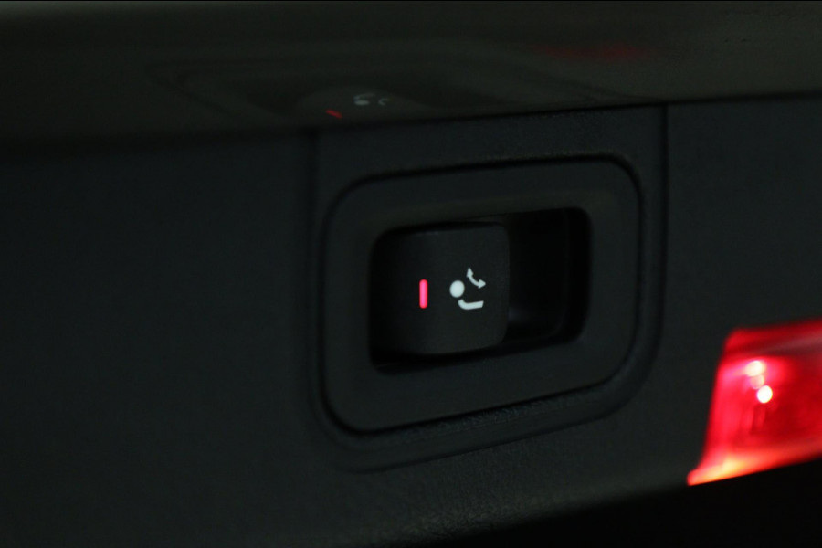 Mercedes-Benz A-Klasse 200 AMG NAP Pano/Carplay/Keyless/Memory/Sfeerver/VOL