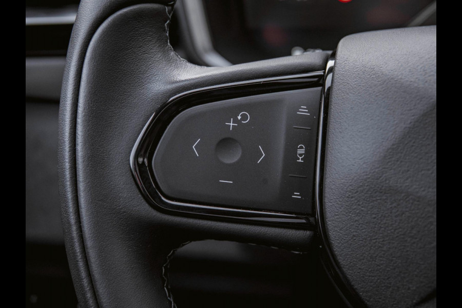 Lynk & Co 01 1.5 Black Edition Trekhaak|Panoramadak|360° Camera|ACC|Stoelverwarming|Navi|Carplay