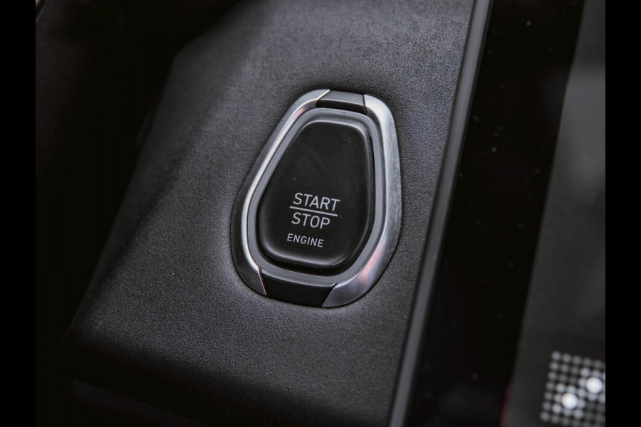 Lynk & Co 01 1.5 Black Edition Trekhaak|Panoramadak|360° Camera|ACC|Stoelverwarming|Navi|Carplay