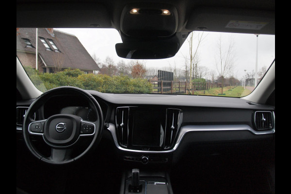 Volvo V60 2.0 B3 Momentum Advantage | Camera | Trekhaak | Apple Carplay | Cruise Control |
