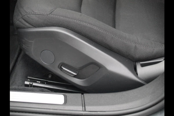 Volvo V60 2.0 B3 Momentum Advantage | Camera | Trekhaak | Apple Carplay | Cruise Control |