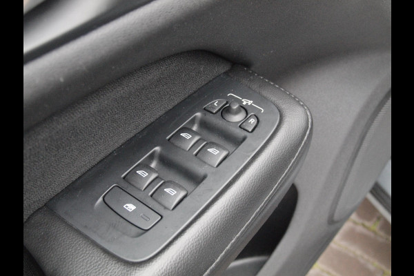 Volvo V60 2.0 B3 Momentum Advantage | Camera | Trekhaak | Apple Carplay | Cruise Control |