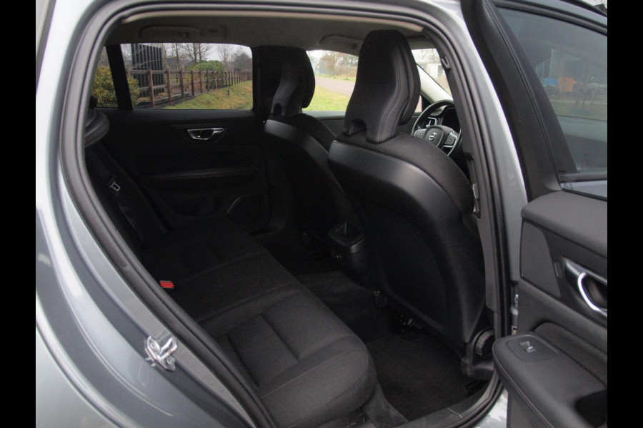 Volvo V60 2.0 B3 Momentum Advantage | Camera | Trekhaak | Apple Carplay | Cruise Control |