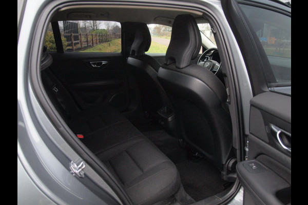 Volvo V60 2.0 B3 Momentum Advantage | Camera | Trekhaak | Apple Carplay | Cruise Control |