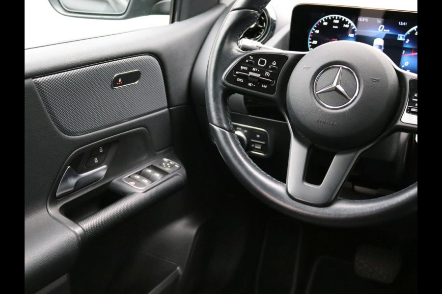 Mercedes-Benz B-Klasse 180 Business Solution Ledkoplampen | Achteruitrijcamera |  Stoelverwarming voor | Licht- en zicht pakket |  Inclusief 24 maanden Mercedes-Benz Certified garantie voor Europa.