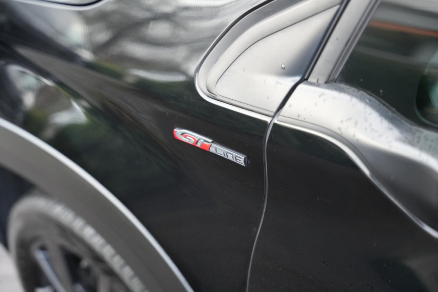 Peugeot 2008 1.2 PureTech GT-line Black on black Panoramadak Lederen bekleding