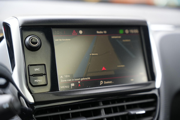 Peugeot 2008 1.2 PureTech GT-line Black on black Panoramadak Lederen bekleding