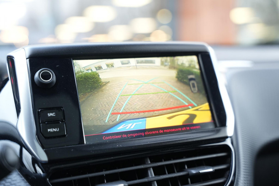 Peugeot 2008 1.2 PureTech GT-line Black on black Panoramadak Lederen bekleding