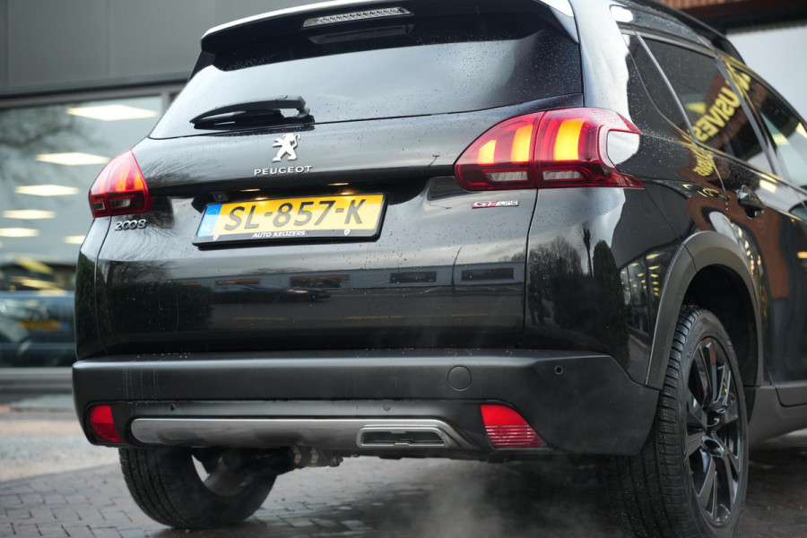Peugeot 2008 1.2 PureTech GT-line Black on black Panoramadak Lederen bekleding