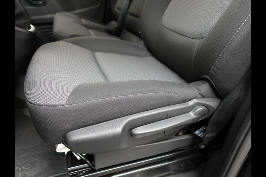 Renault Trafic 2.0 Blue dCi 150PK T30 L2H1 Advance Automaat Airco Bluetooth Cruise Parkeersensoren Navigatie Trekhaak