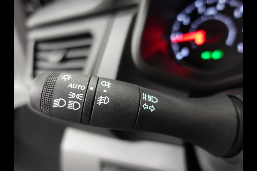 Renault Trafic 2.0 Blue dCi 150PK T30 L2H1 Advance Automaat Airco Bluetooth Cruise Parkeersensoren Navigatie Trekhaak