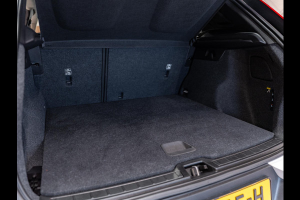 Volvo XC40 1.5 T3 163PK Momentum, Navi, Cruise, PDC, Clima, Voll Led, Bluetooth/Tel, Volledig Onderhouden