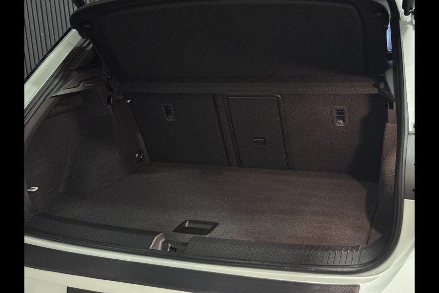 Volkswagen T-Roc 1.5 TSI 3X R-LINE | PANO | VIRTUAL | IQ LED | LANE ASS. | VOL!