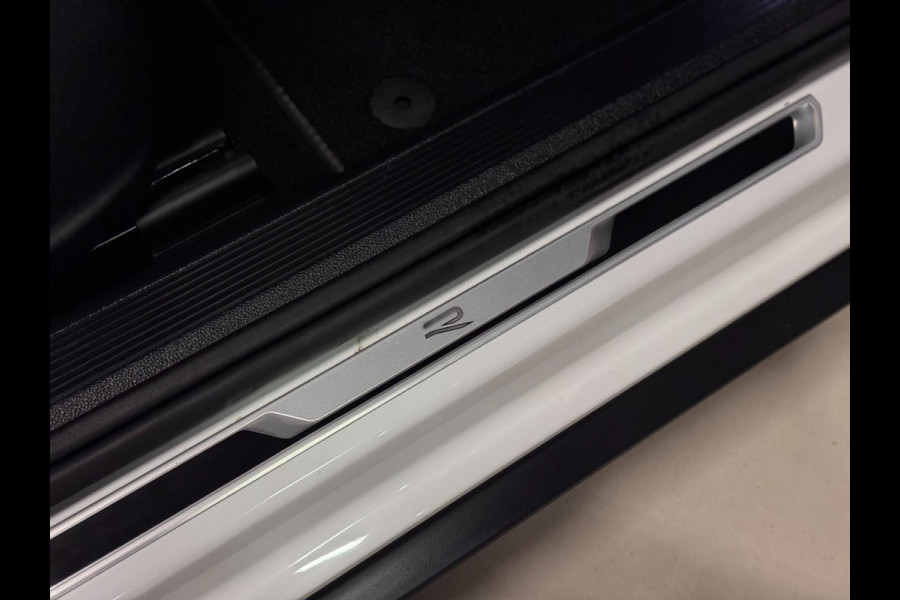 Volkswagen T-Roc 1.5 TSI 3X R-LINE | PANO | VIRTUAL | IQ LED | LANE ASS. | VOL!