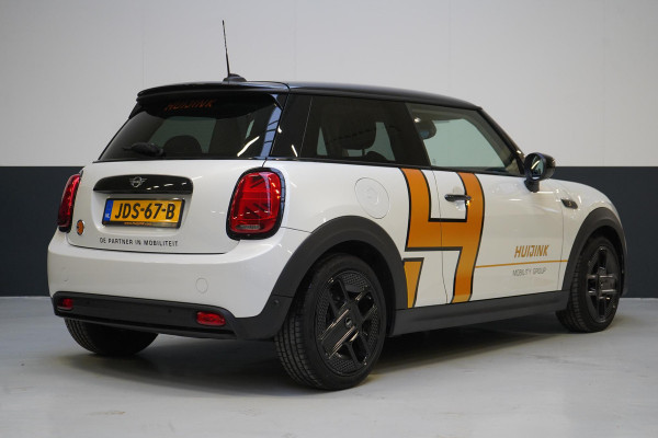 MINI Mini Electric Classic 33 kWh | Zwart optiek | Navigatie | Stoelverwarming | Privacy Glass