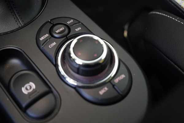 MINI Mini Electric Classic 33 kWh | Zwart optiek | Navigatie | Stoelverwarming | Privacy Glass