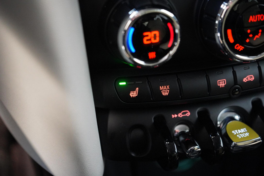 MINI Mini Electric Classic 33 kWh | Zwart optiek | Navigatie | Stoelverwarming | Privacy Glass