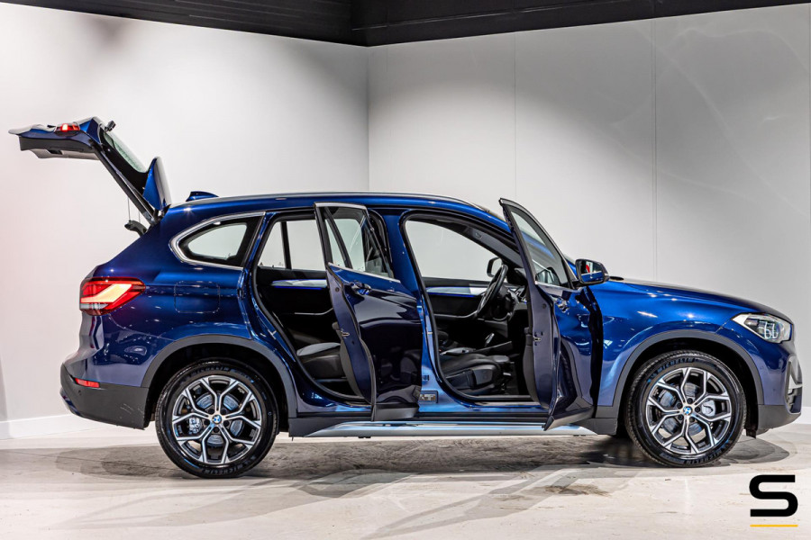 BMW X1 SDrive18i Executive Edition|NAP|HUD|Trekhaak|Cam|1eig