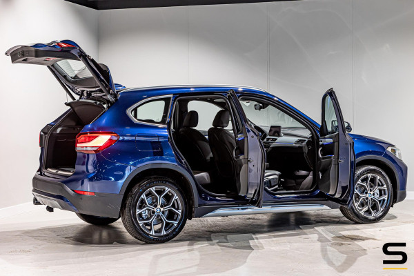 BMW X1 SDrive18i Executive Edition|NAP|HUD|Trekhaak|Cam|1eig