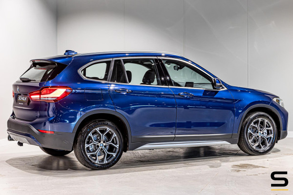BMW X1 SDrive18i Executive Edition|NAP|HUD|Trekhaak|Cam|1eig