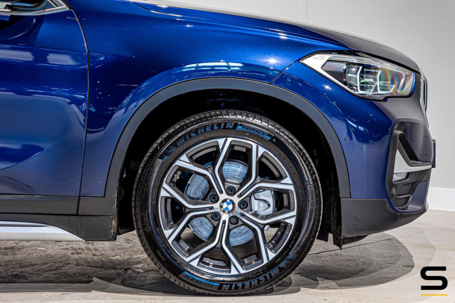 BMW X1 SDrive18i Executive Edition|NAP|HUD|Trekhaak|Cam|1eig