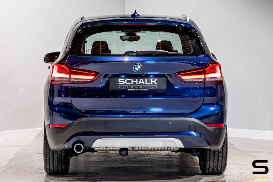 BMW X1 SDrive18i Executive Edition|NAP|HUD|Trekhaak|Cam|1eig