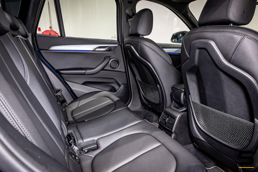 BMW X1 SDrive18i Executive Edition|NAP|HUD|Trekhaak|Cam|1eig