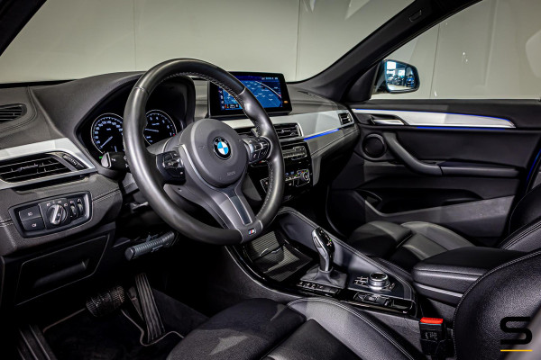 BMW X1 SDrive18i Executive Edition|NAP|HUD|Trekhaak|Cam|1eig