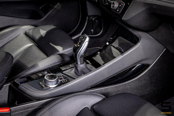 BMW X1 SDrive18i Executive Edition|NAP|HUD|Trekhaak|Cam|1eig