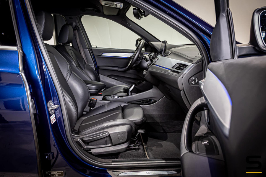 BMW X1 SDrive18i Executive Edition|NAP|HUD|Trekhaak|Cam|1eig