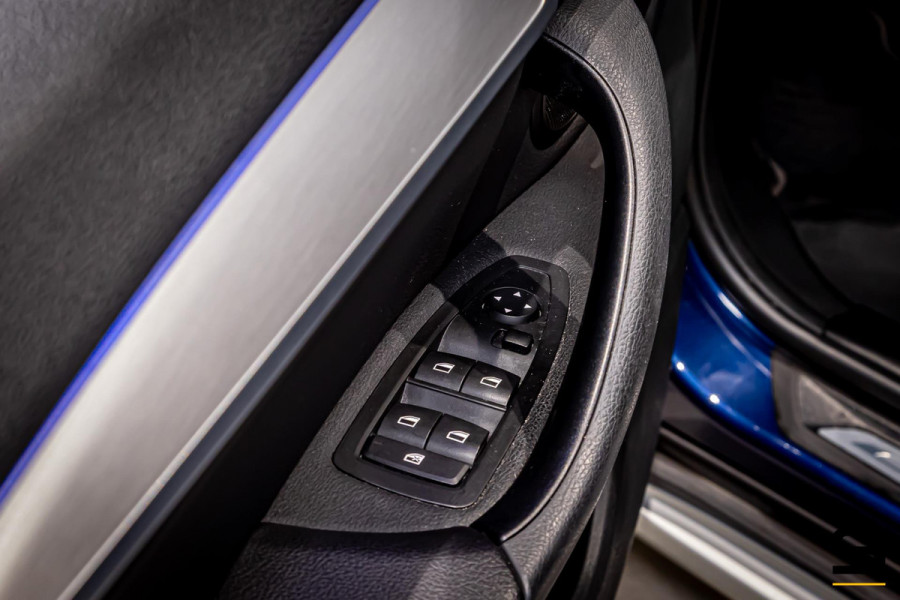 BMW X1 SDrive18i Executive Edition|NAP|HUD|Trekhaak|Cam|1eig