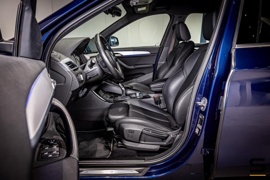 BMW X1 SDrive18i Executive Edition|NAP|HUD|Trekhaak|Cam|1eig