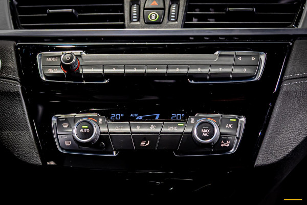 BMW X1 SDrive18i Executive Edition|NAP|HUD|Trekhaak|Cam|1eig