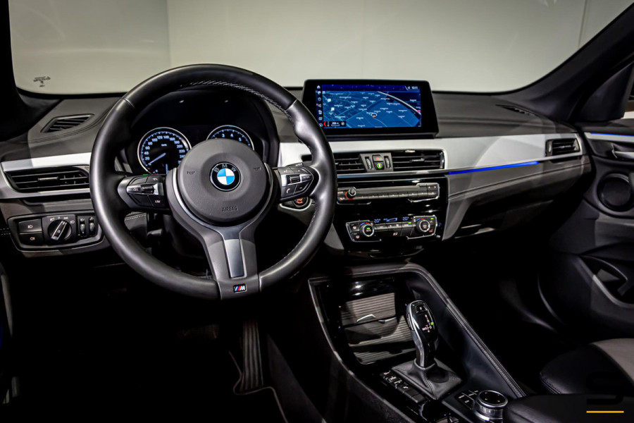 BMW X1 SDrive18i Executive Edition|NAP|HUD|Trekhaak|Cam|1eig