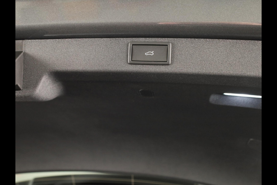 Škoda Enyaq 60 Selection 204pk | Blind Spot | Adaptive Cruise | Elek. achterklep | Navigatie | Camera |