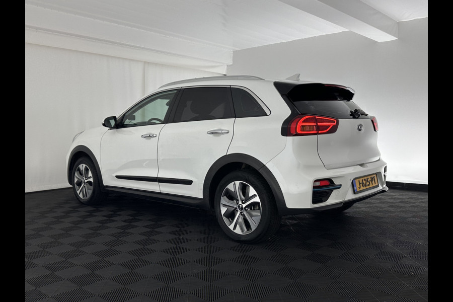 Kia e-Niro DynamicLine 64 kWh [ 3-Fase ] {SOH-100%} (INCL-BTW) Aut.*HEATPUMP | LEATHER-FABRIC | NAVI-FULLMAP | DAB+ | ADAPTIVE-CRUISE | CAMERA | HEATED-COMFORTSEATS | KEYLESS | DIGI-COCKPIT | SHIFTPADDLES | CARPLAY | LANE-ASSIST | 17"ALU*