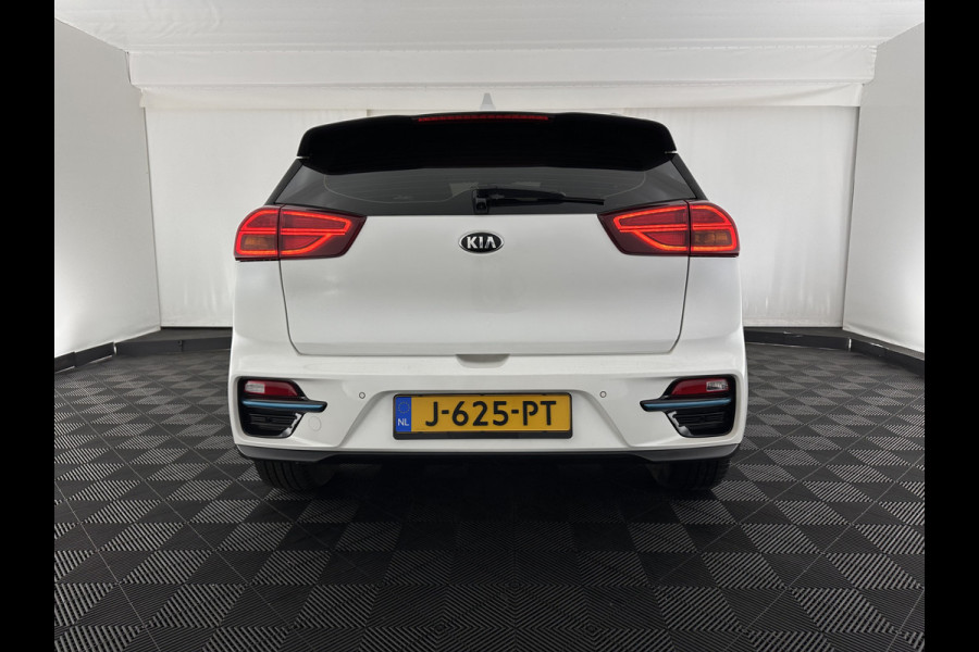 Kia e-Niro DynamicLine 64 kWh [ 3-Fase ] {SOH-100%} (INCL-BTW) Aut.*HEATPUMP | LEATHER-FABRIC | NAVI-FULLMAP | DAB+ | ADAPTIVE-CRUISE | CAMERA | HEATED-COMFORTSEATS | KEYLESS | DIGI-COCKPIT | SHIFTPADDLES | CARPLAY | LANE-ASSIST | 17"ALU*
