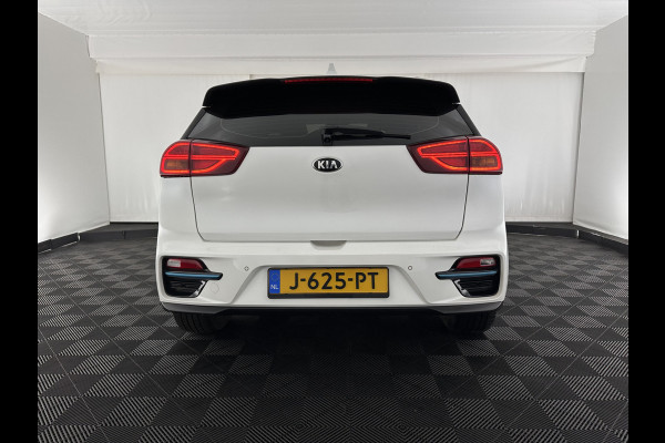 Kia e-Niro DynamicLine 64 kWh [ 3-Fase ] {SOH-100%} (INCL-BTW) Aut.*HEATPUMP | LEATHER-FABRIC | NAVI-FULLMAP | DAB+ | ADAPTIVE-CRUISE | CAMERA | HEATED-COMFORTSEATS | KEYLESS | DIGI-COCKPIT | SHIFTPADDLES | CARPLAY | LANE-ASSIST | 17"ALU*