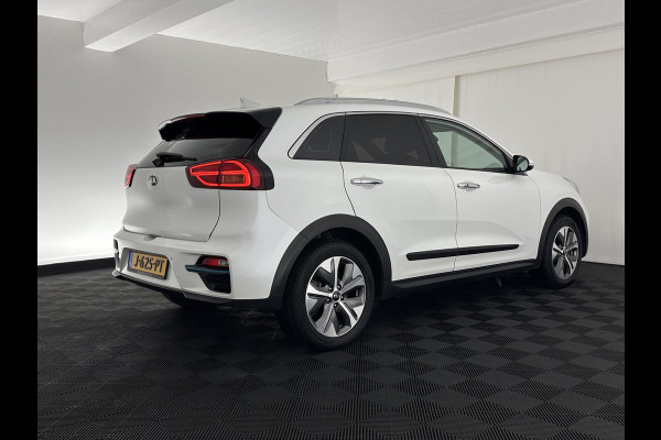 Kia e-Niro DynamicLine 64 kWh [ 3-Fase ] {SOH-100%} (INCL-BTW) Aut.*HEATPUMP | LEATHER-FABRIC | NAVI-FULLMAP | DAB+ | ADAPTIVE-CRUISE | CAMERA | HEATED-COMFORTSEATS | KEYLESS | DIGI-COCKPIT | SHIFTPADDLES | CARPLAY | LANE-ASSIST | 17"ALU*