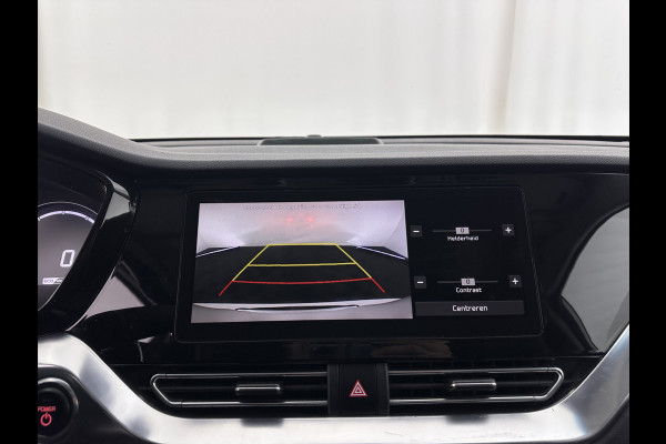 Kia e-Niro DynamicLine 64 kWh [ 3-Fase ] {SOH-100%} (INCL-BTW) Aut.*HEATPUMP | LEATHER-FABRIC | NAVI-FULLMAP | DAB+ | ADAPTIVE-CRUISE | CAMERA | HEATED-COMFORTSEATS | KEYLESS | DIGI-COCKPIT | SHIFTPADDLES | CARPLAY | LANE-ASSIST | 17"ALU*